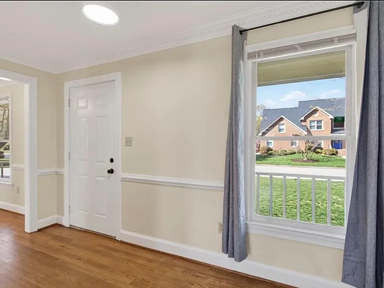 730 Beckley Ln — Photo 2