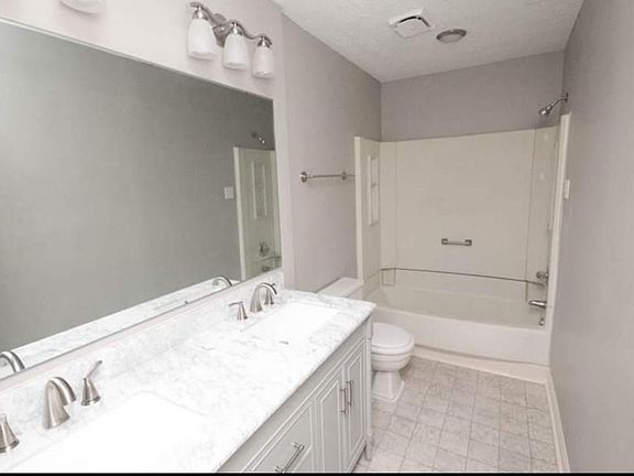 4th image of 6211 Thornwood Dr