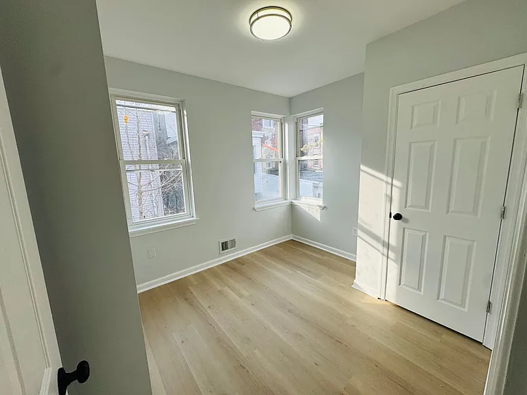 2562 N Chadwick St — Photo 4
