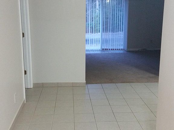 View entering front door to townhouse