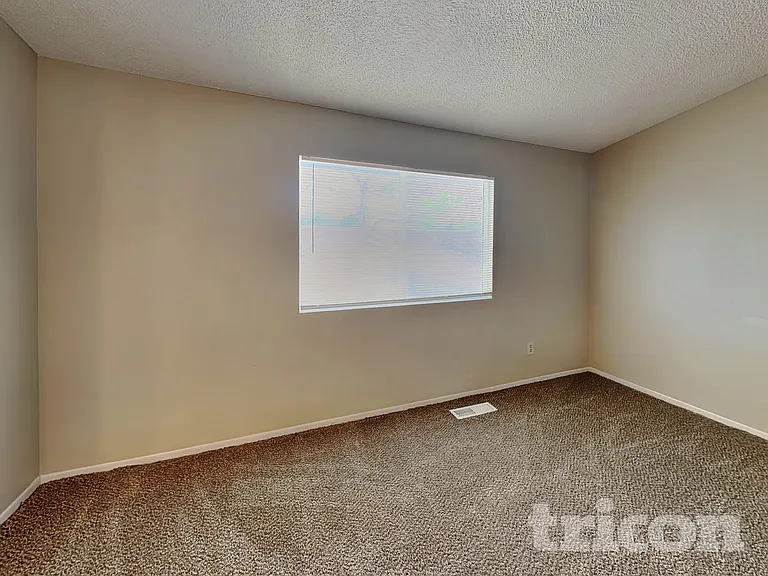2020 Burnside Dr — Photo 7