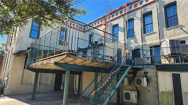 2 bed, 1.0 bath, 976 sqft, $1,350 — Photo 2