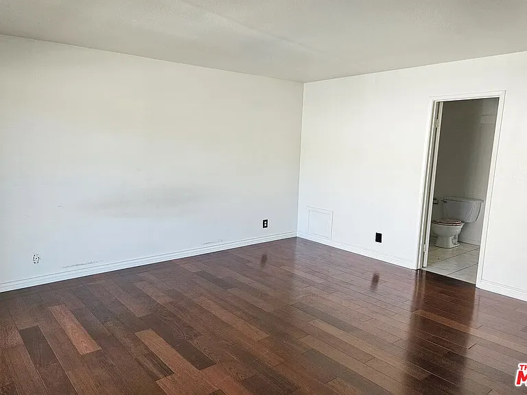 13243 Vanowen St #3 — Photo 22