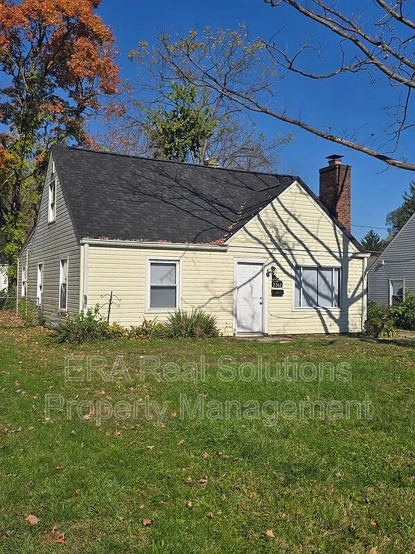 4 bed, 1.0 bath, 1279 sqft, $1,625 — Photo 1