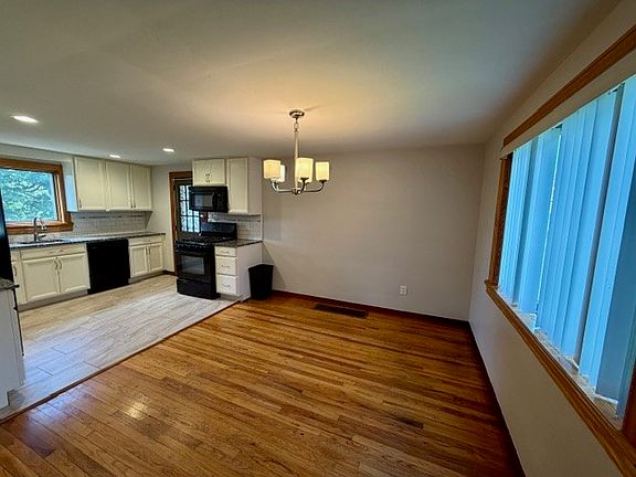 3rd image of 676 Park Ave
