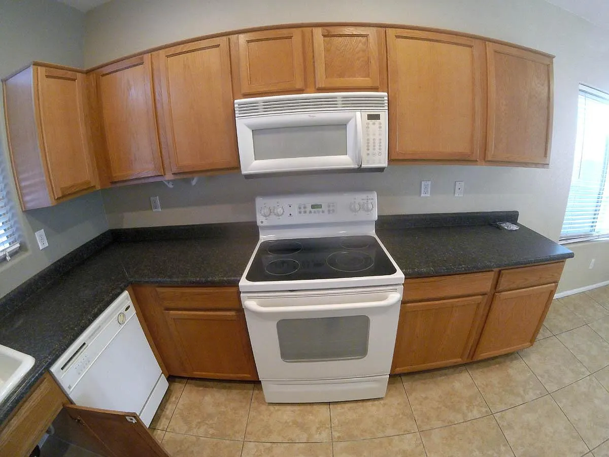 3 bed, 1450 sqft, $2,000 — Photo 4