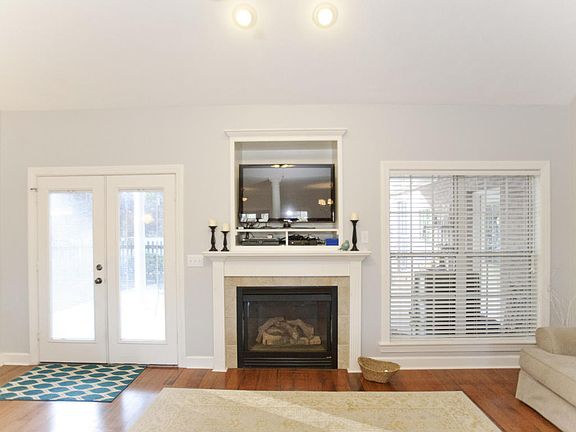 5th image of 252 Live Oak Ln