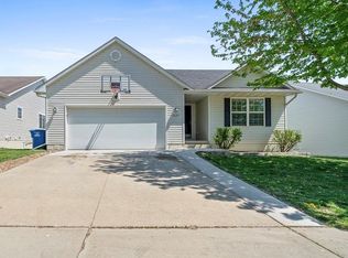 2527 Whispering Ridge Dr, Des Moines, IA 50320