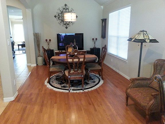 5th image of 524 Lake Point Dr