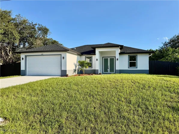 2709 Darlene Pl, Lehigh Acres, FL 33971