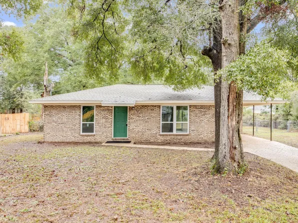 126 Carr Dr, Crestview, FL 32536