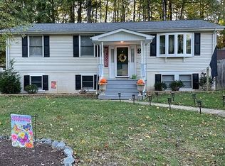 18916 Red Oak Ln, Triangle, VA 22172