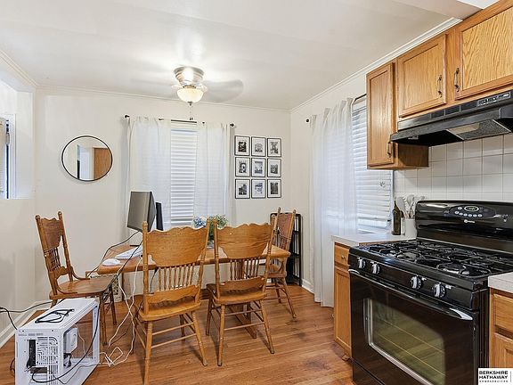 5th image of 5835 Oak St