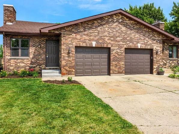 847 Carol Ave, Woodstock, IL 60098