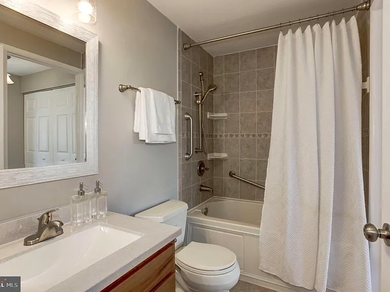 2822 S Meade St — Photo 5