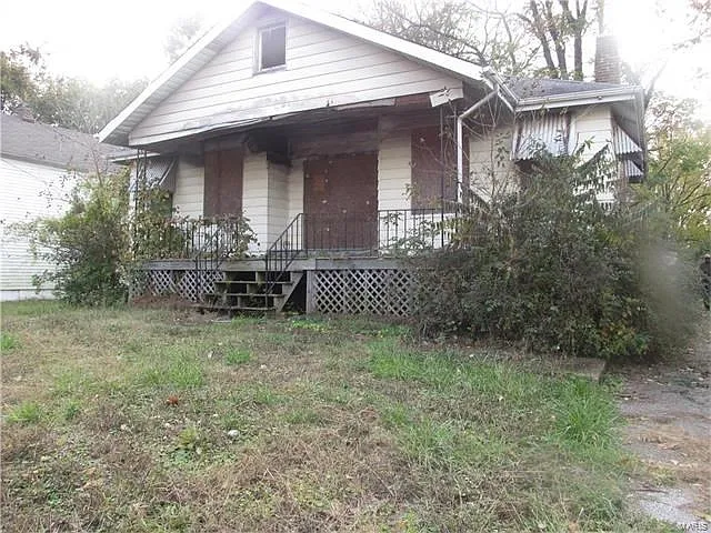 2028 McLaran Ave photo 1
