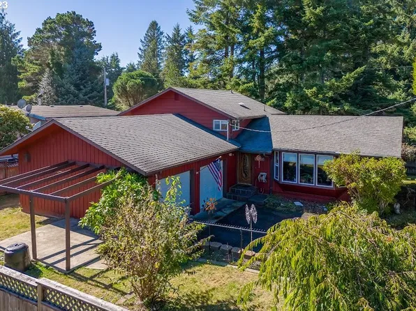 125 SW View Dr, Waldport, OR 97394