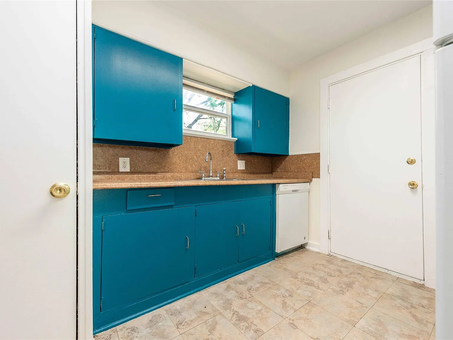 2 bed, 1.0 bath, 672 sqft, $2,000 — Photo 3