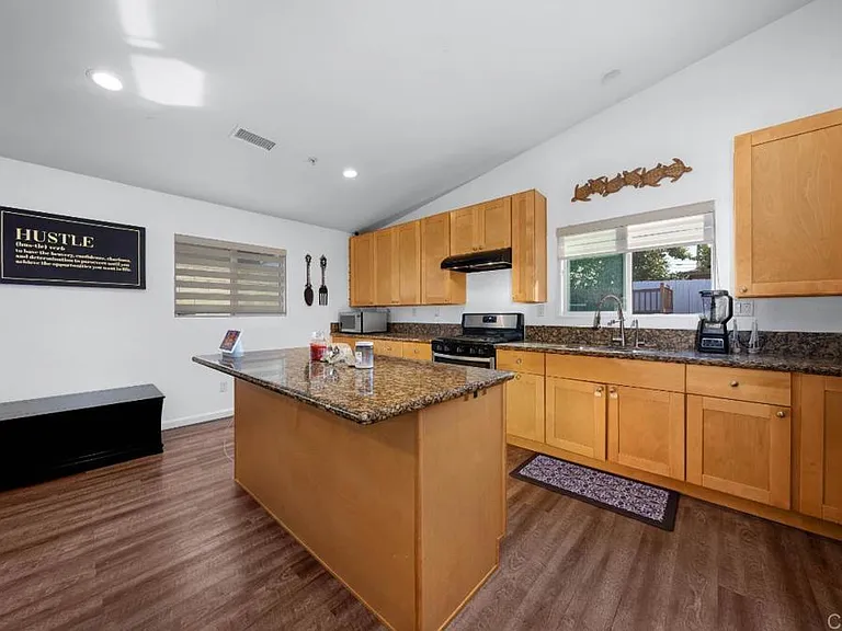2624 E 3rd St — Photo 9