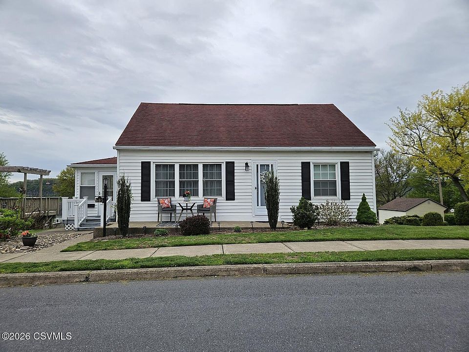 1st image of 685 Prince St