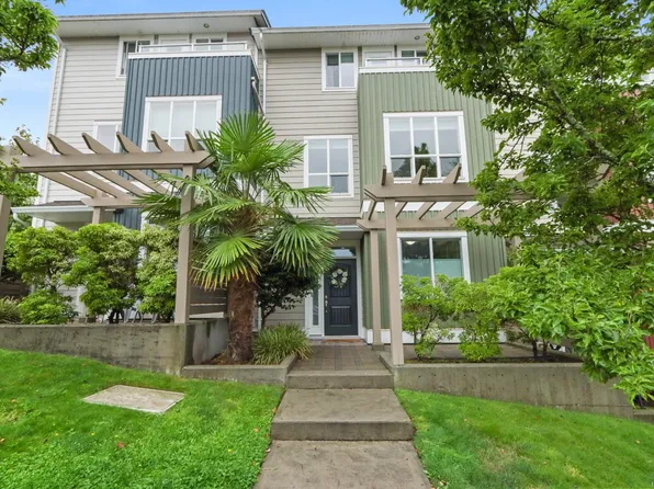 6115 Glacier Way #3, Nanaimo, BC V9T 0H8