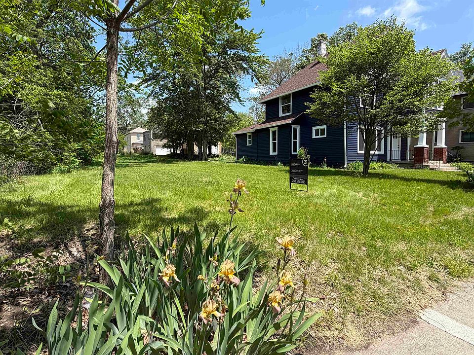 1st image of 318 W Creighton Ave