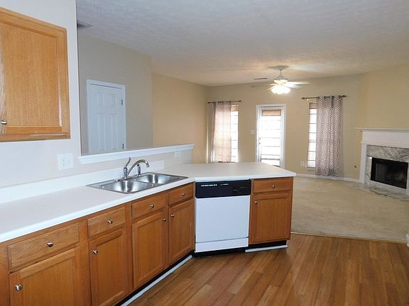 3rd image of 948 Tree Creek Blvd
