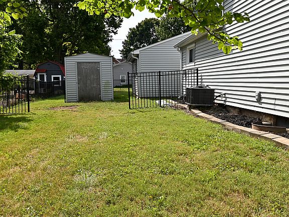5th image of 703 E Main St