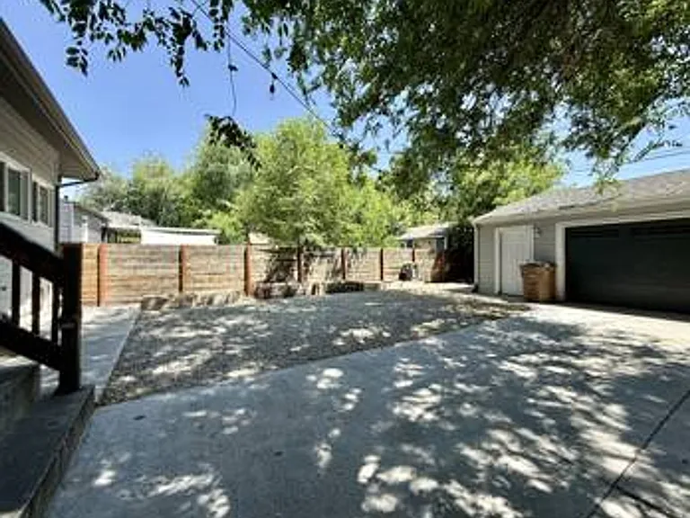652 E Roosevelt Ave — Photo 23