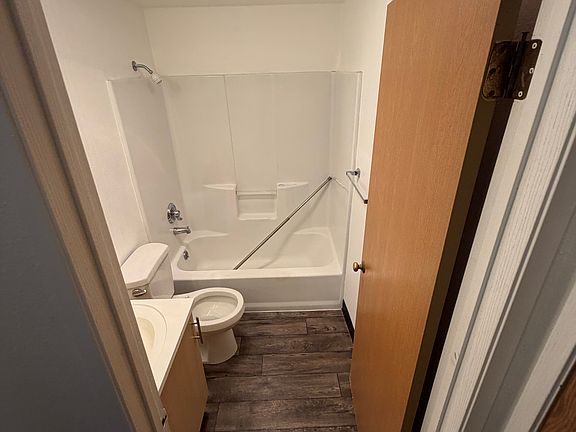 5th image of 200 5th Ave S APT 509
