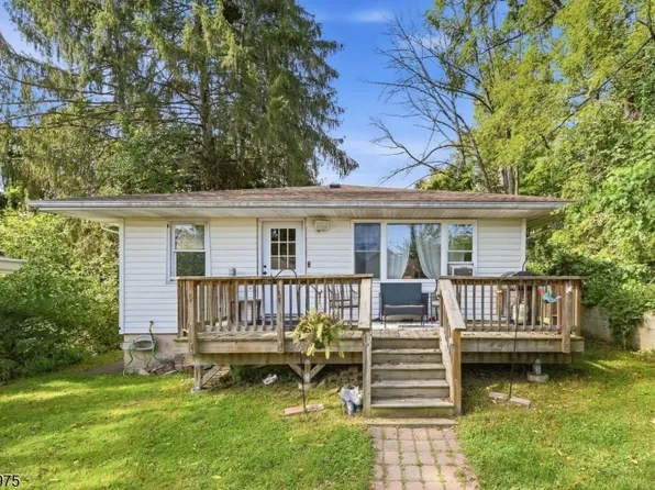 74 Trinity St, Newton Town, NJ 07860