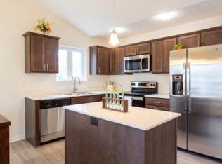 118 Redon Cir, Webster, NY 14580