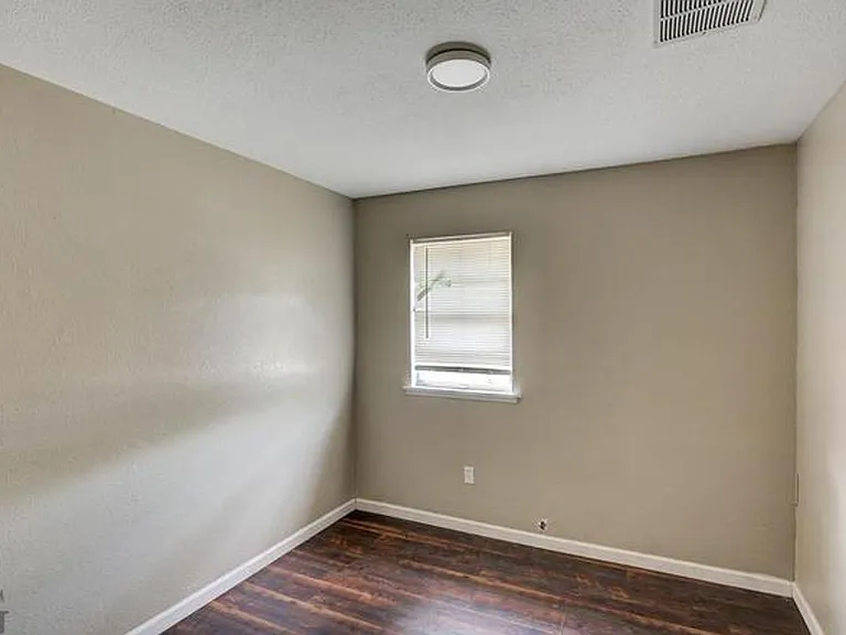 2804 Hood Dr — Photo 7