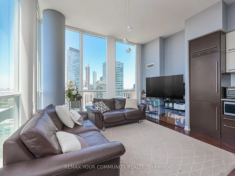 770 Bay St #Penthouse 101 — Photo 11
