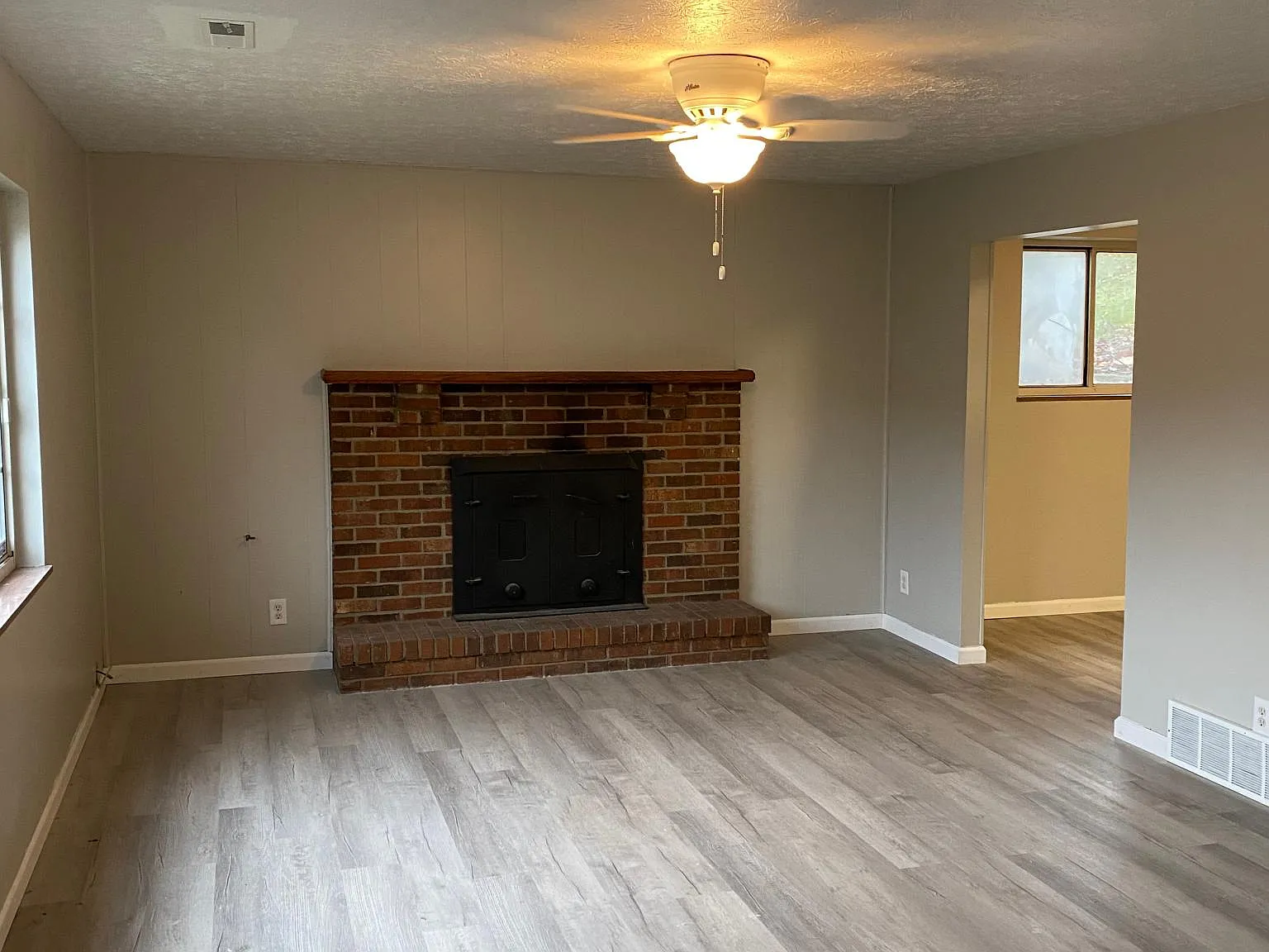 3 bed, 1.5 bath, 1392 sqft, $1,325 — Photo 3