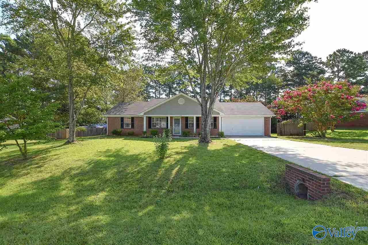 3 bed, 2.0 bath, 1175 sqft, $1,550 — Photo 1