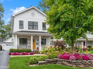 682 Oakwood Ave, Lake Forest, IL 60045