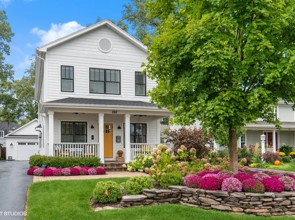 682 Oakwood Ave, Lake Forest, IL 60045