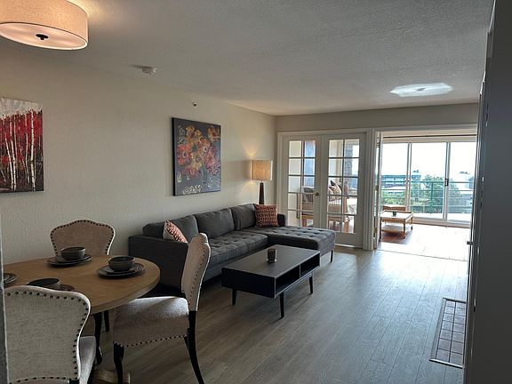 Recently Furnished Complete with TV ,Washer Dryer, King Size Bed