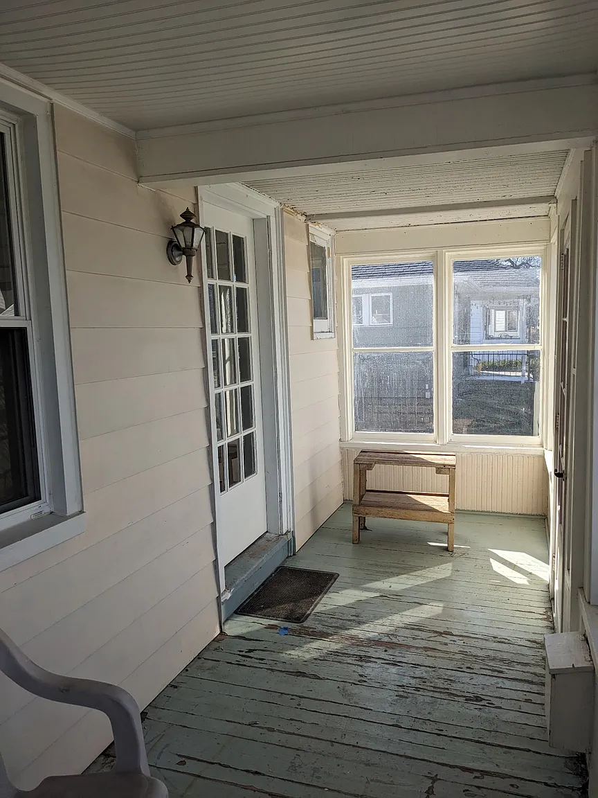 781 W Marshall St photo 1