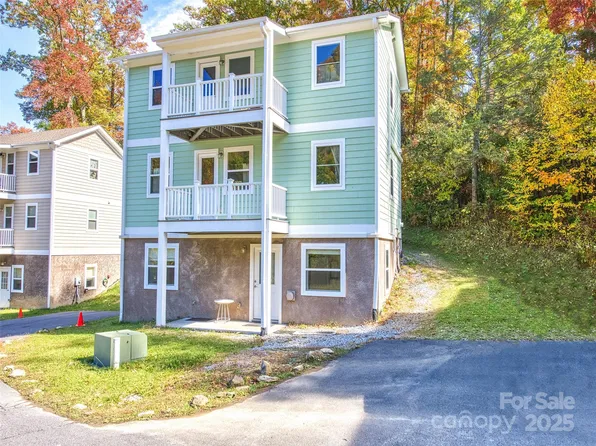 12 Lila Ln, Leicester, NC 28748