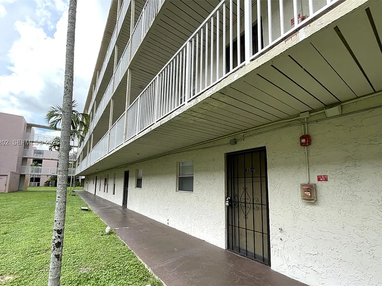 2800 NW 56th Ave #B107 — Photo 10