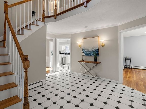 3rd image of 61 Lincoln Rd