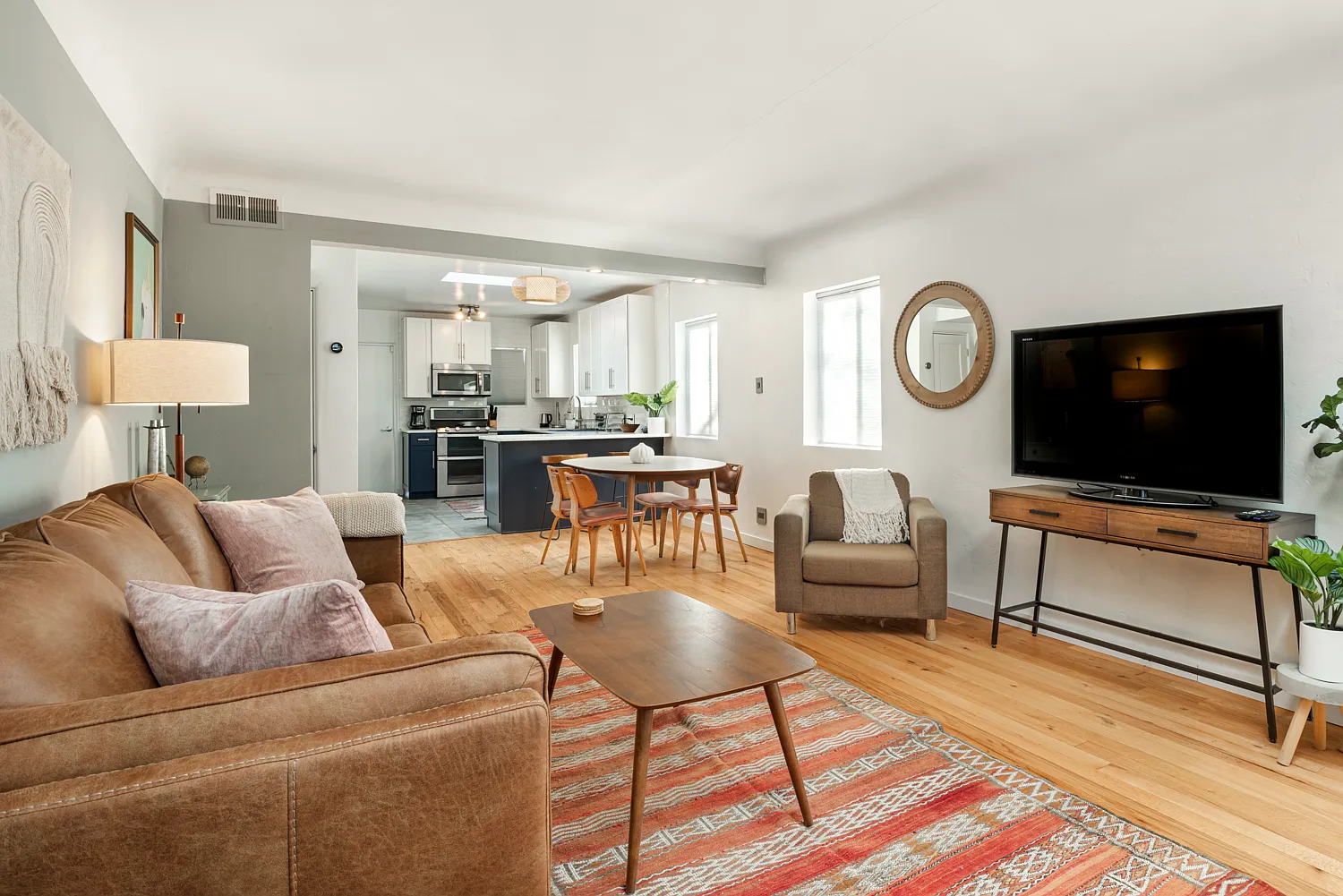 2 bed, 1000 sqft, $2,800 — Photo 4