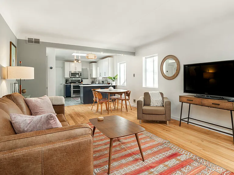 204 Richmond Dr SE #A — Photo 4