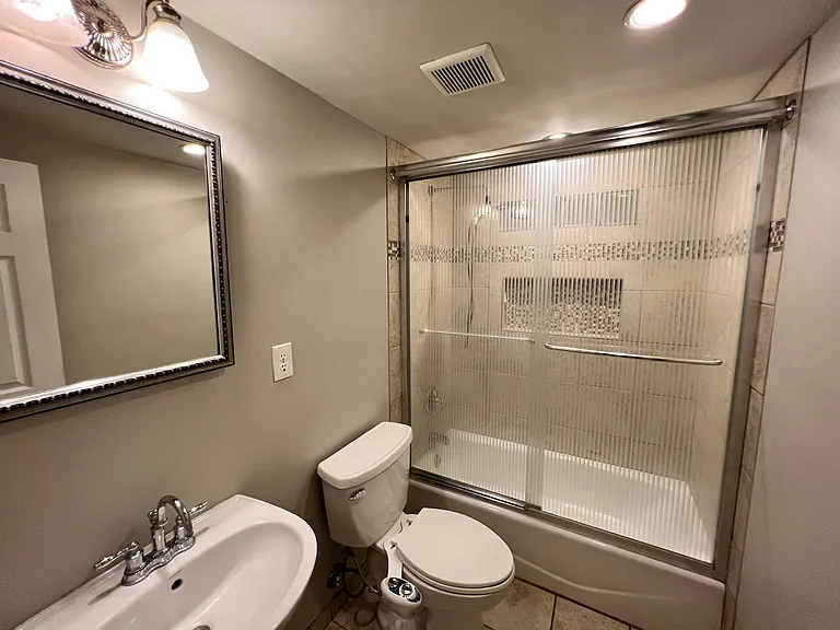 1005 Kirby Dr — Photo 13