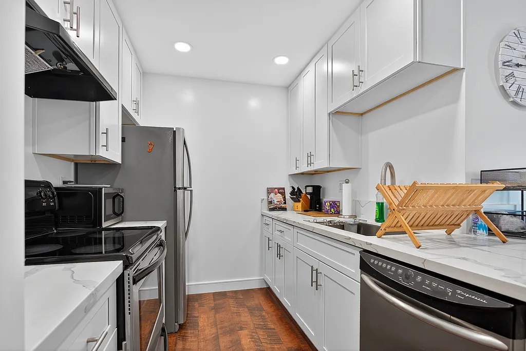 3 bed, 2.0 bath, $6,125 — Photo 4