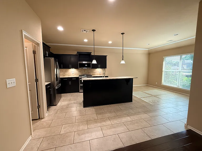 13422 S 19th Ct — Photo 5