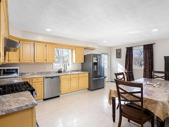 5th image of 70 Auburn St Unit 2
