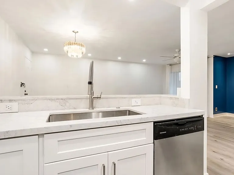 355 S Madison Ave #124 — Photo 6